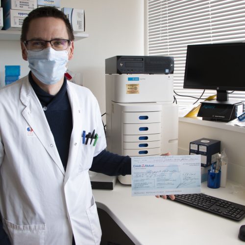 Romain Boidot chercheur en biologie moléculaire et l’équipement FEMTO PULSE